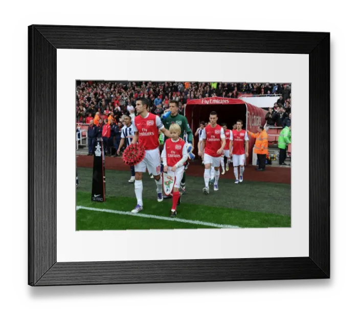 Framed Print : Robin van Persie Leads Arsenal Out in Premier League Clash against West Bromwich Albion (2011-12) Framed Print : Robin van Persie Leads Arsenal Out in Premier League Clash against West Bromwich Albion (2011-12)