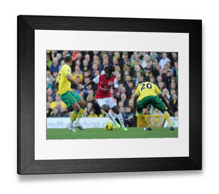 Framed Print : Gervinho Clashes with Naughton and Barnett: Norwich City vs Arsenal, 2011-12 Premier League