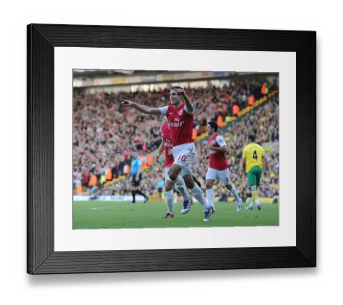 Framed Print : Robin van Persie Scores First Goal: Norwich City vs. Arsenal, Premier League 2011-12