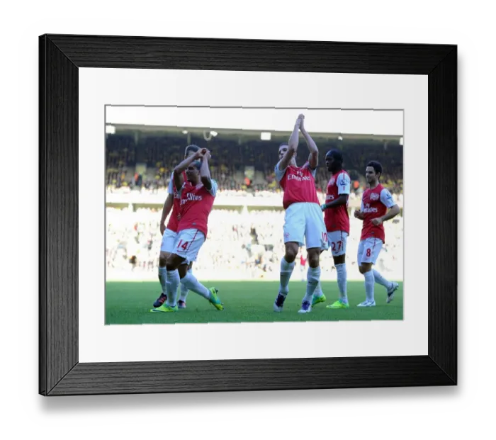 Framed Print : Van Persie and Walcott Celebrate Arsenal's First Goal vs Norwich City (2011-12)