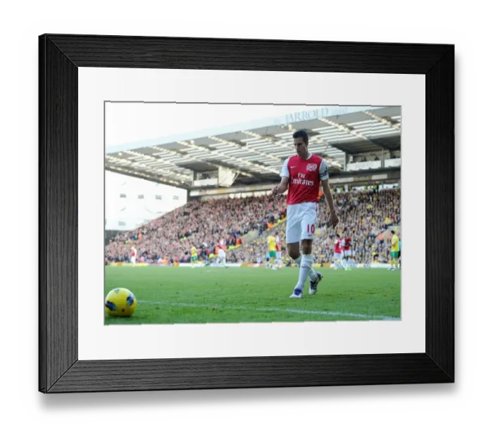Framed Print : Robin van Persie Prepares for Corner at Norwich City vs Arsenal (2011-12)