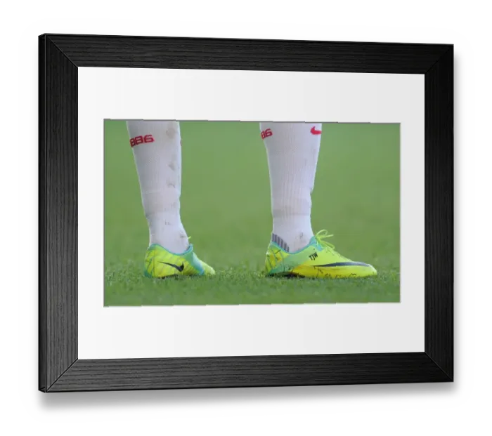 Framed Print : Theo Walcott in Action: Norwich City vs. Arsenal, Premier League 2011-12