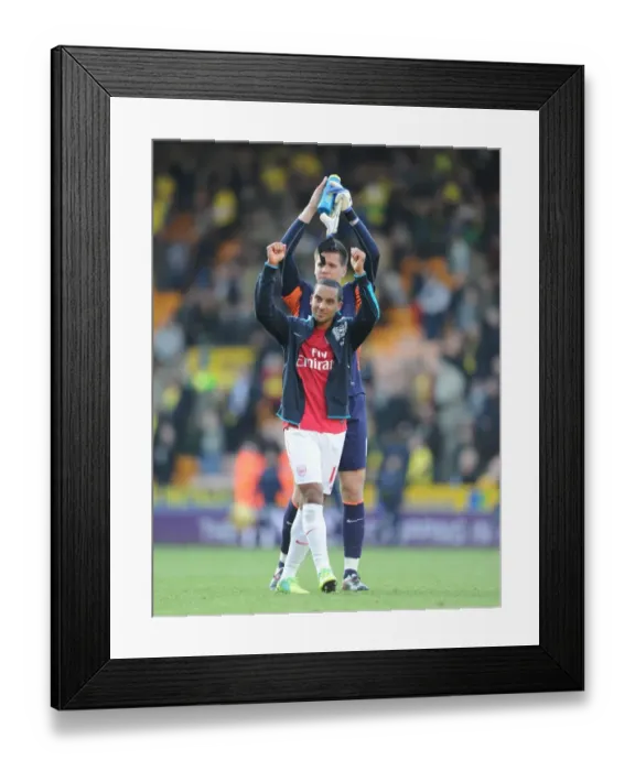 Framed Print : Celebrating Victory: Theo Walcott and Wojciech Szczesny, Norwich City vs. Arsenal, 2011-12 Premier League