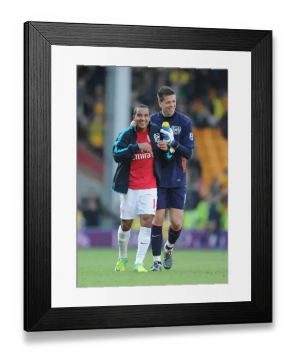 Framed Print : Theo Walcott and Wojciech Szczesny: Arsenal's Victory Celebration at Norwich City (2011-12) Framed Print : Theo Walcott and Wojciech Szczesny: Arsenal's Victory Celebration at Norwich City (2011-12)