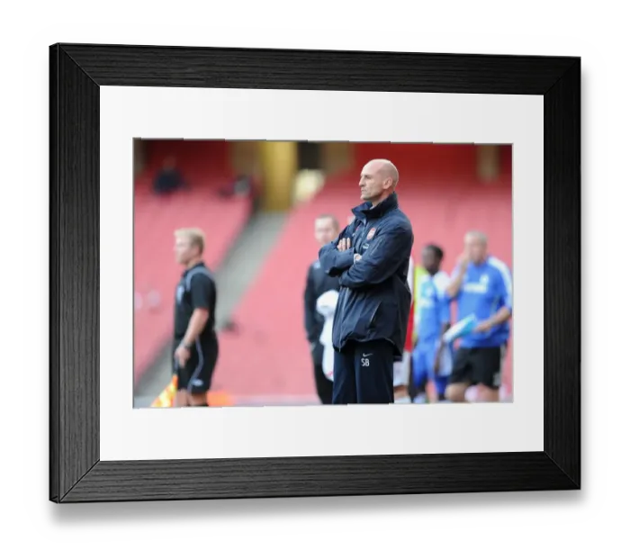 Framed Print : Steve Bould the Arsenal U18 coach. Arsenal U18 1: 0 Chelsea U18. Friendly Match