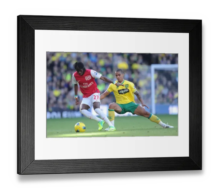 Framed Print : Gervinho vs. Kyle Naughton: Arsenal's Victory at Norwich City, Premier League 2011-12 Framed Print : Gervinho vs. Kyle Naughton: Arsenal's Victory at Norwich City, Premier League 2011-12