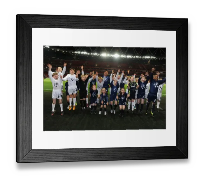Framed Print : Arsenal vs. Borussia Dortmund: Player Escorts in Champions League (2011-12) Framed Print : Arsenal vs. Borussia Dortmund: Player Escorts in Champions League (2011-12)
