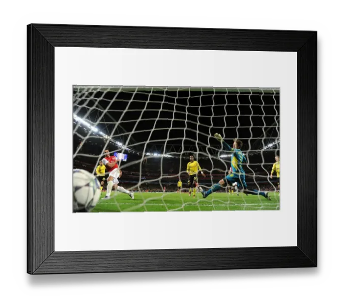 Framed Print : Robin van Persie's Stunning Goal Past Roman Weidenfeller: Arsenal vs Borussia Dortmund, UEFA Champions League, 2011