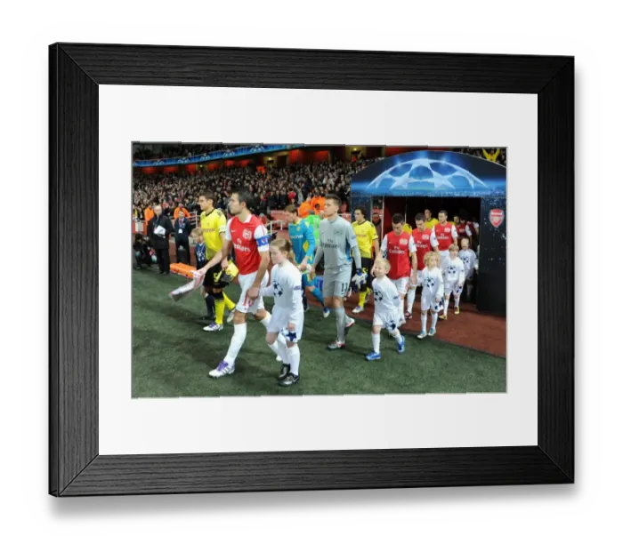 Framed Print : Arsenal vs Borussia Dortmund: Robin van Persie Leads The Gunners in Champions League Clash (2011-12) Framed Print : Arsenal vs Borussia Dortmund: Robin van Persie Leads The Gunners in Champions League Clash (2011-12)