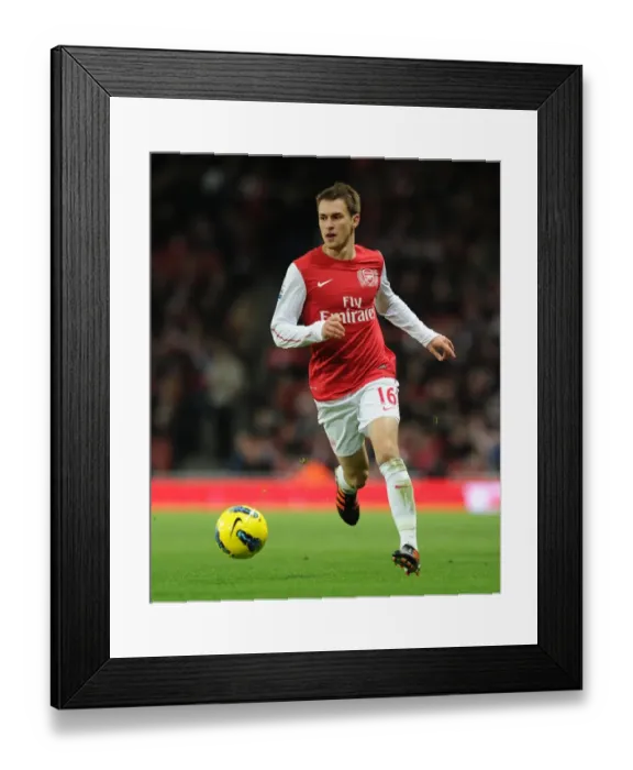 Framed Print : Aaron Ramsey in Action: Arsenal vs Fulham, Premier League 2011-12