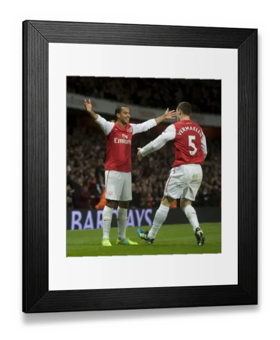 Framed Print : Thomas Vermaelen and Theo Walcott Celebrate Arsenal's Goal Against Fulham (2011-12)