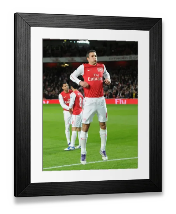 Framed Print : Robin van Persie: Arsenal's Star Forward Gears Up for Arsenal v Fulham (2011-12) Framed Print : Robin van Persie: Arsenal's Star Forward Gears Up for Arsenal v Fulham (2011-12)