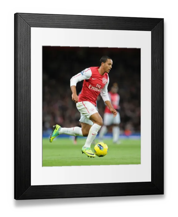 Framed Print : Theo Walcott in Action: Arsenal vs Fulham, Premier League 2011-12