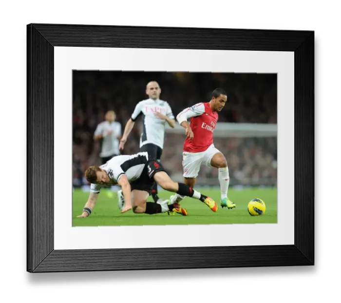 Framed Print : Theo Walcott Outmaneuvers John Arne Riise: A Premier League Moment (Arsenal vs Fulham, 2011-12)