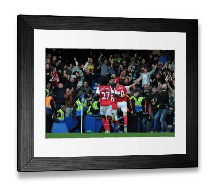 Framed Print : Robin van Persie celebrates scoring his 2nd goal Arsenals 4th. Chelsea 3: 5 Arsenal