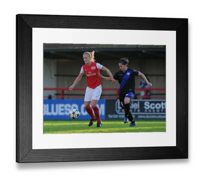 Framed Print : Arsenal Women Crush Rayo Vallecano 5-1 in UEFA Champions League Round of 16: Katie Chapman Shines