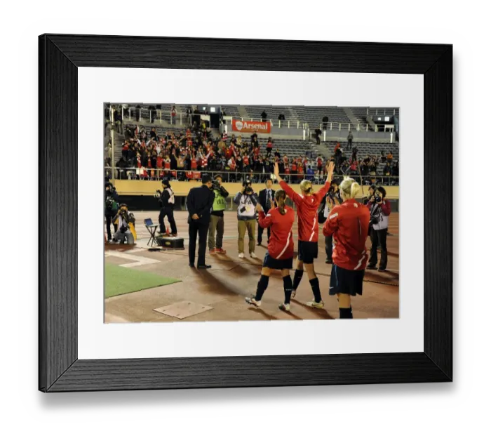 Framed Print : Arsenal Ladies in Tokyo: Ellen White and Jordan Nobbs Wave to Fans in 1:1 Draw Against INAC Kobe Framed Print : Arsenal Ladies in Tokyo: Ellen White and Jordan Nobbs Wave to Fans in 1:1 Draw Against INAC Kobe