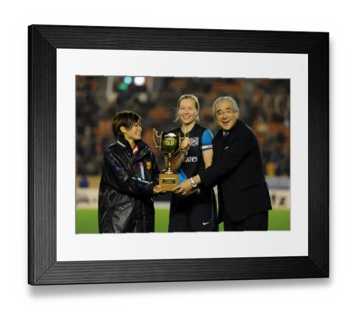 Framed Print : Battle of the Stars: Nahomi Kawasumi vs. Jayne Ludlow - A 1-1 Draw in Tokyo's Charity Match between INAC Kobe and Arsenal Ladies