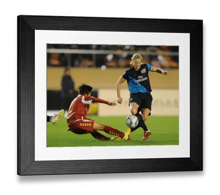Framed Print : Arsenal Ladies vs INAC Kobe: A 1-1 Thriller at Nishigaoka Stadium's Charity Match (November 30, 2011) - Jayne Ludlow vs Ji So Yun