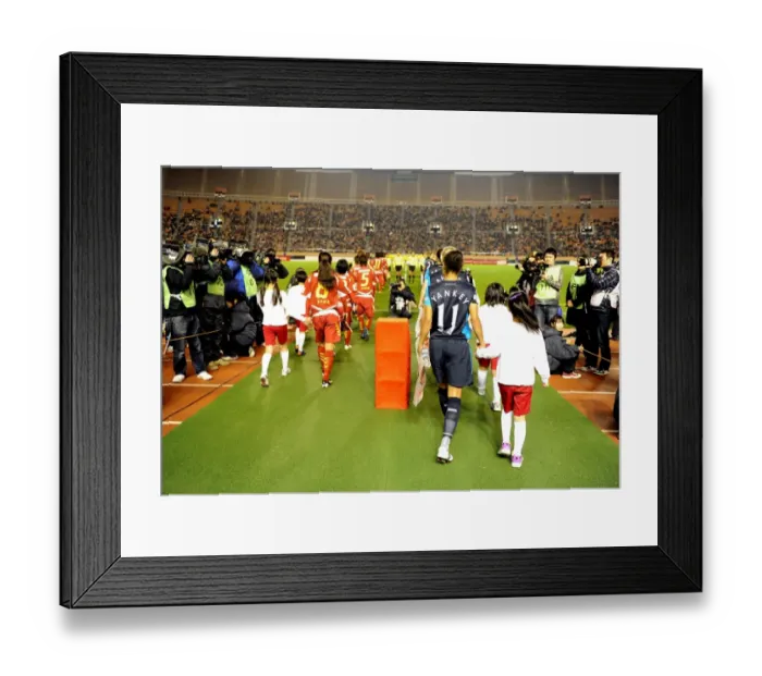 Framed Print : Arsenal Ladies and INAC Kobe Draw 1-1: Rachel Yankey's Shining Performance at Nishigaoka Stadium, Tokyo (November 30, 2011)