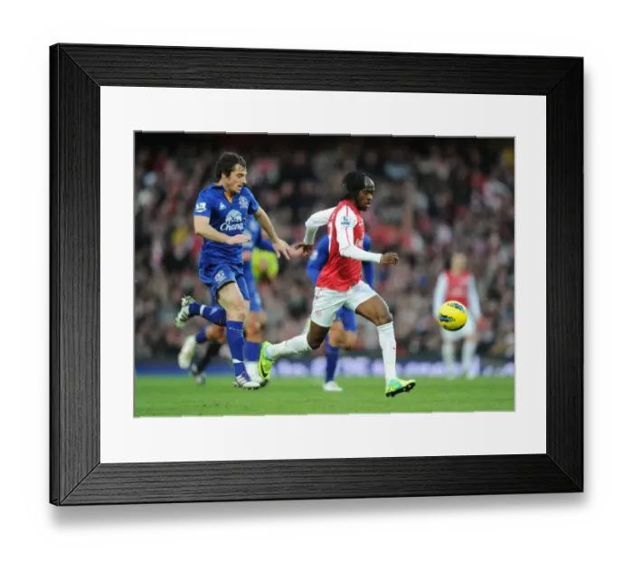 Framed Print : Gervinho Outmaneuvers Leighton Baines in Arsenal vs. Everton Premier League Clash