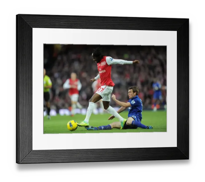 Framed Print : Clash at Emirates: Gervinho vs Seamus Coleman, Arsenal vs Everton, Premier League 2011-12