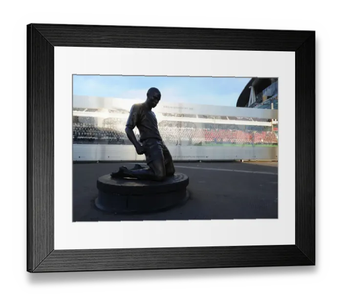 Framed Print : Thierry Henry Statue Unveiled: Arsenal vs Everton (2011-12), Emirates Stadium, London