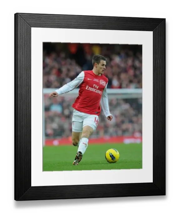 Framed Print : Aaron Ramsey in Action: Arsenal vs Everton, Premier League 2011-12