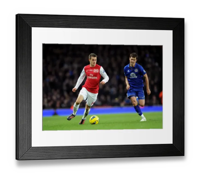 Framed Print : Arsenal's Aaron Ramsey Outmaneuvers Everton's Diniyar Bilyaletdinov