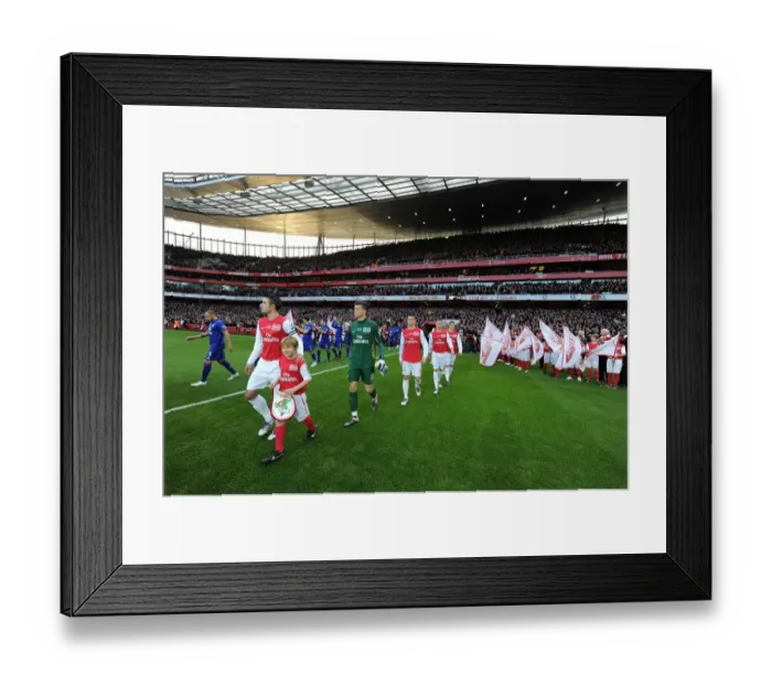 Framed Print : Arsenal vs. Everton: Robin van Persie Leads Arsenal at Emirates Stadium (Premier League 2011-12) Framed Print : Arsenal vs. Everton: Robin van Persie Leads Arsenal at Emirates Stadium (Premier League 2011-12)