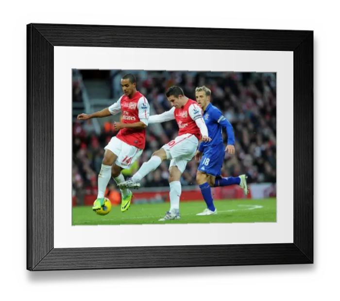 Framed Print : Van Persie vs. Neville: Intense Moment at the Emirates - Arsenal v Everton, 2011-12 Framed Print : Van Persie vs. Neville: Intense Moment at the Emirates - Arsenal v Everton, 2011-12