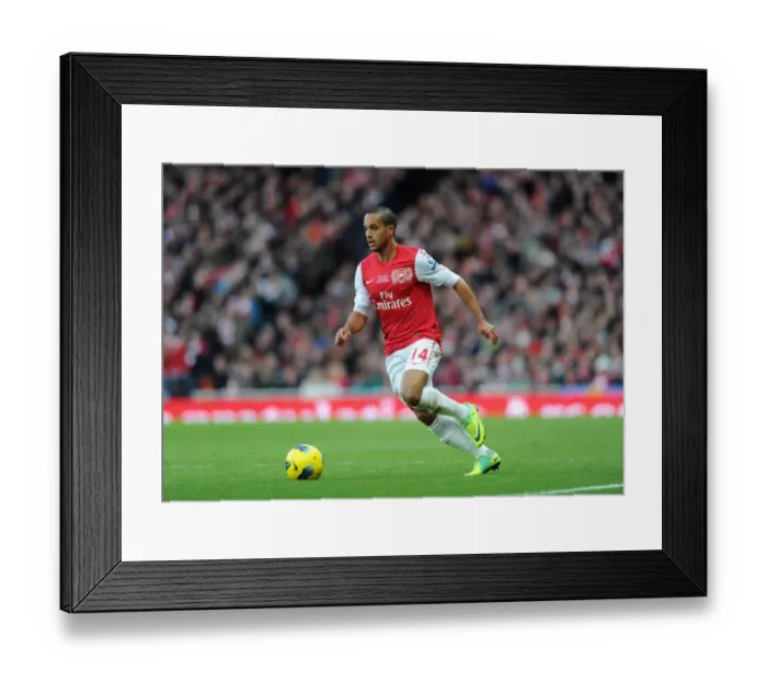 Framed Print : Theo Walcott (Arsenal). Arsenal 1: 0 Everton. Barclays Premier League. Emirates Stadium, 10  /  12  /  11