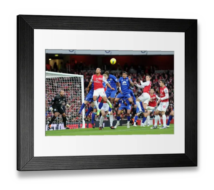 Framed Print : Theo Walcott (Arsenal) Tim Cahill (Everton). Arsenal 1: 0 Everton. Barclays Premier League
