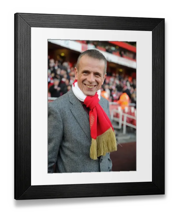 Framed Print : Arsenal vs. Everton: Premier League Clash at Emirates Stadium (December 2011)