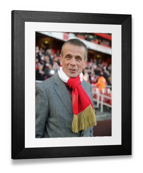 Framed Print : Arsenal vs. Everton: Premier League Clash at Emirates Stadium (December 2011)