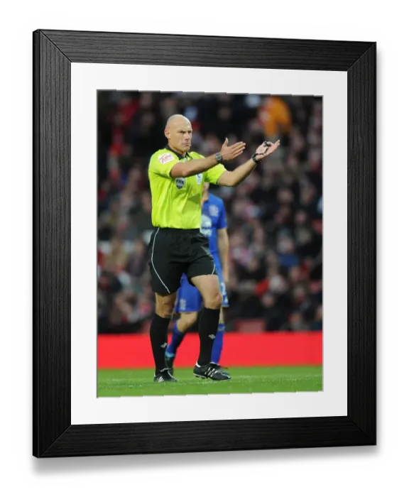 Framed Print : Referee Howard Webb Overssees Arsenal vs. Everton Clash in Premier League (2011-12) Framed Print : Referee Howard Webb Overssees Arsenal vs. Everton Clash in Premier League (2011-12)