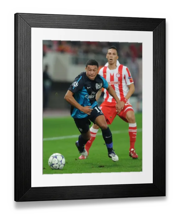 Framed Print : Alex Oxlade-Chamberlain vs Jose Holebas: Battle at the Georgios Karaiskakis Stadium - Olympiacos vs Arsenal, UEFA Champions League (2011-12) Framed Print : Alex Oxlade-Chamberlain vs Jose Holebas: Battle at the Georgios Karaiskakis Stadium - Olympiacos vs Arsenal, UEFA Champions League (2011-12)