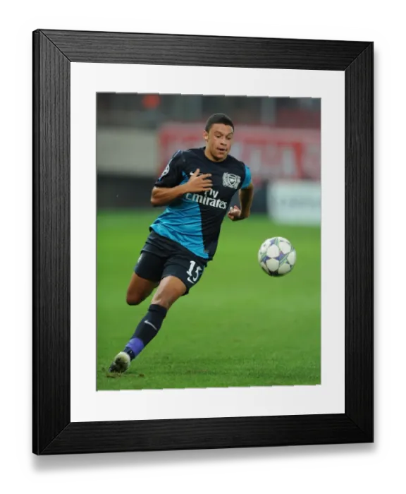 Framed Print : Alex Oxlade-Chamberlain in Action: Olympiacos vs Arsenal, UEFA Champions League 2011-12