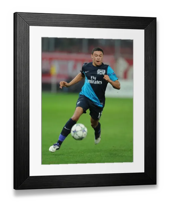 Framed Print : Alex Oxlade-Chamberlain in Action: Olympiacos v Arsenal, UEFA Champions League 2011-12