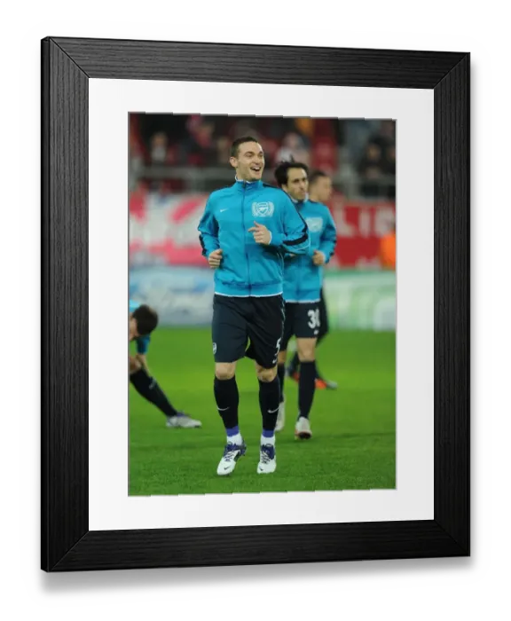 Framed Print : Thomas Vermaelen: Arsenal's Defensive Wall in Olympiacos Showdown (2011-12)