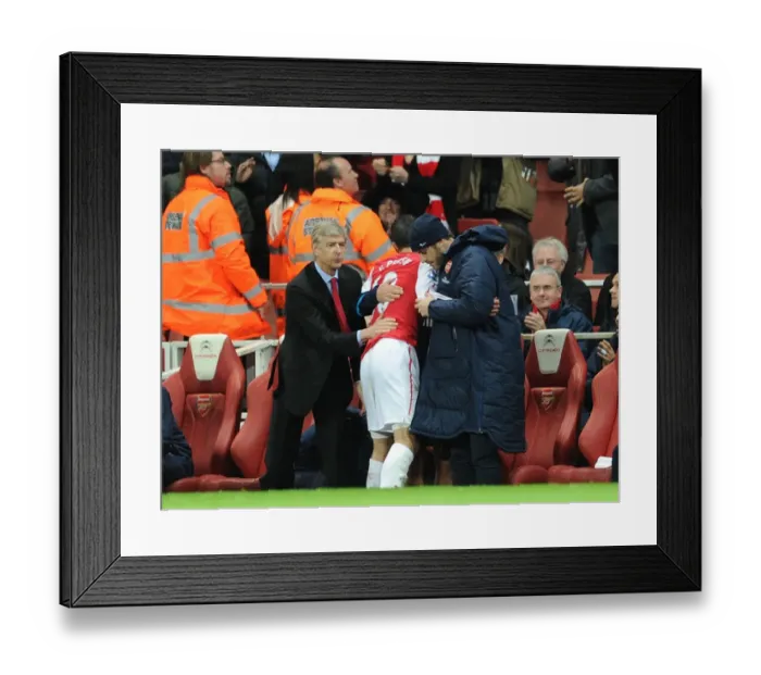 Framed Print : Arsenal's Van Persie Scores Dramatic Goal, Celebrates with Almunia and Wenger Framed Print : Arsenal's Van Persie Scores Dramatic Goal, Celebrates with Almunia and Wenger