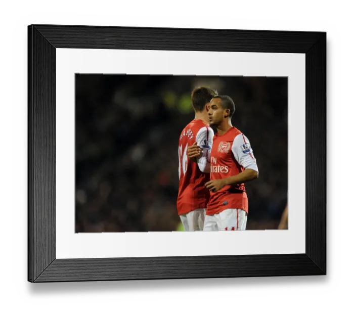Framed Print : Theo Walcott in Action: Fulham vs Arsenal, Premier League 2011-12 Framed Print : Theo Walcott in Action: Fulham vs Arsenal, Premier League 2011-12