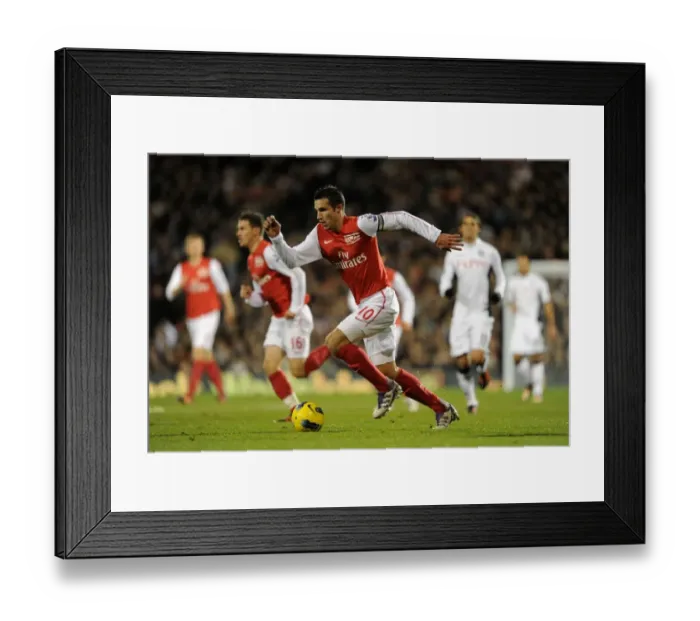 Framed Print : Robin van Persie in Action: Fulham vs. Arsenal, Premier League 2011-12 Framed Print : Robin van Persie in Action: Fulham vs. Arsenal, Premier League 2011-12