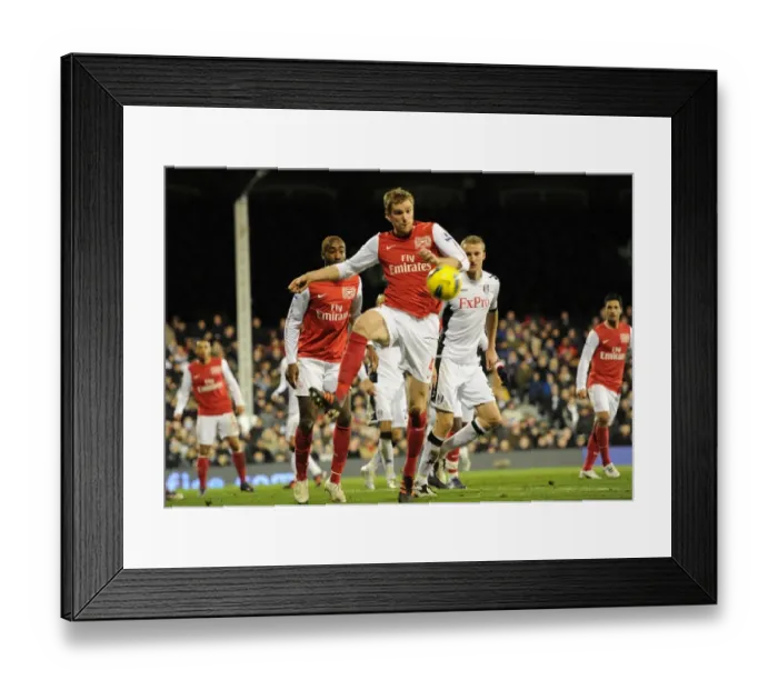 Framed Print : Per Mertesacker (Arsenal). Fulham 2: 1 Arsenal. Barclays Premier League Framed Print : Per Mertesacker (Arsenal). Fulham 2: 1 Arsenal. Barclays Premier League