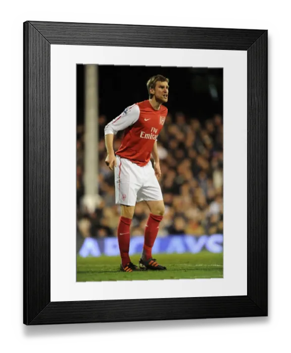 Framed Print : Per Mertesacker's Unwavering Concentration: Fulham vs Arsenal (2011-12) Framed Print : Per Mertesacker's Unwavering Concentration: Fulham vs Arsenal (2011-12)