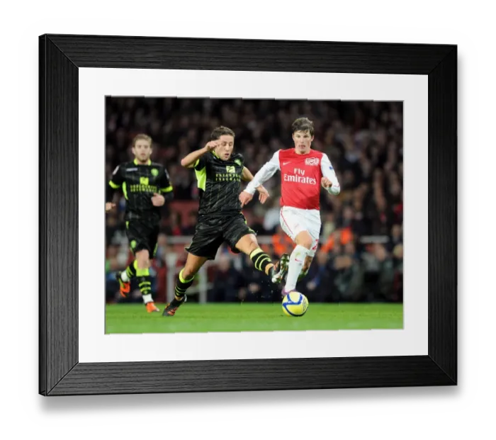 Framed Print : Arsenal vs Leeds United: FA Cup Battle - Arshavin vs Brown