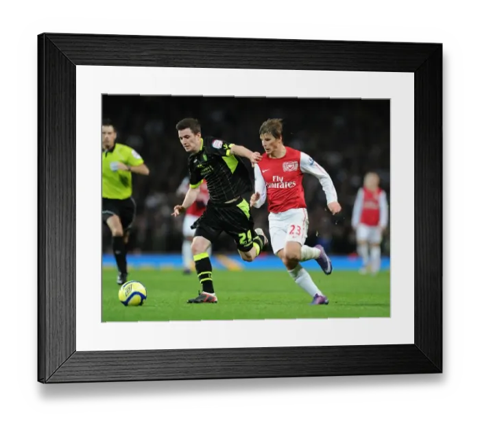 Framed Print : Arsenal vs Leeds United: FA Cup Clash - Arshavin vs Thompson