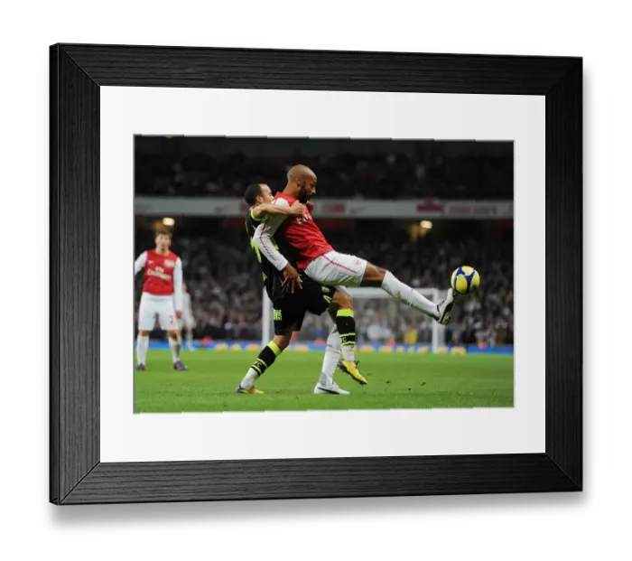 Framed Print : Thierry Henry vs Andros Townsend: A FA Cup Showdown at the Emirates (2011-12)
