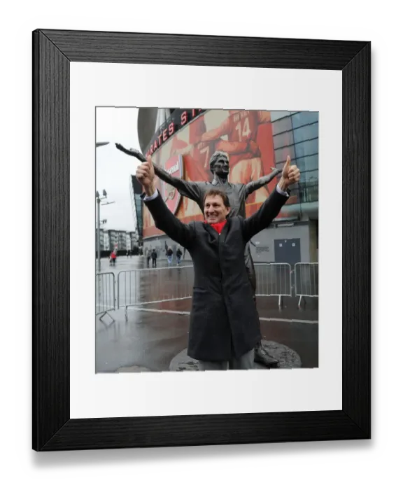 Framed Print : Tony Adams Unveils His Statue at Arsenal's Emirates Stadium During Arsenal v Queens Park Rangers Match (2011-12) Framed Print : Tony Adams Unveils His Statue at Arsenal's Emirates Stadium During Arsenal v Queens Park Rangers Match (2011-12)