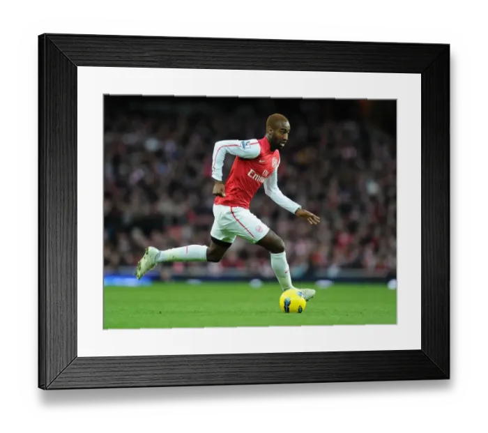 Framed Print : Johan Djourou: In Action for Arsenal Against Queens Park Rangers (2011-12) Framed Print : Johan Djourou: In Action for Arsenal Against Queens Park Rangers (2011-12)